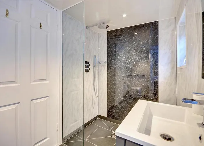 2 Bed In Scarborough Oc-sa491